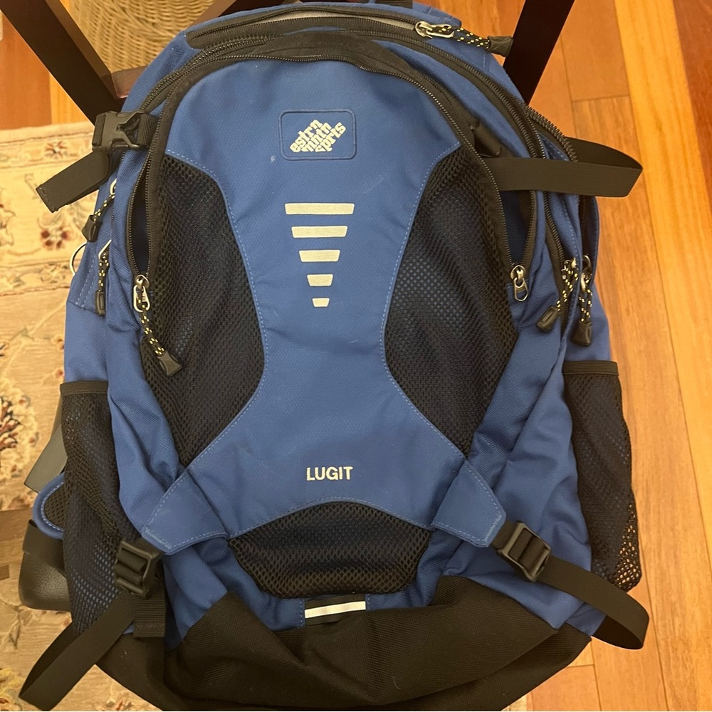 Eastern mountain sports backpack
4 zippered sections
Great condition
